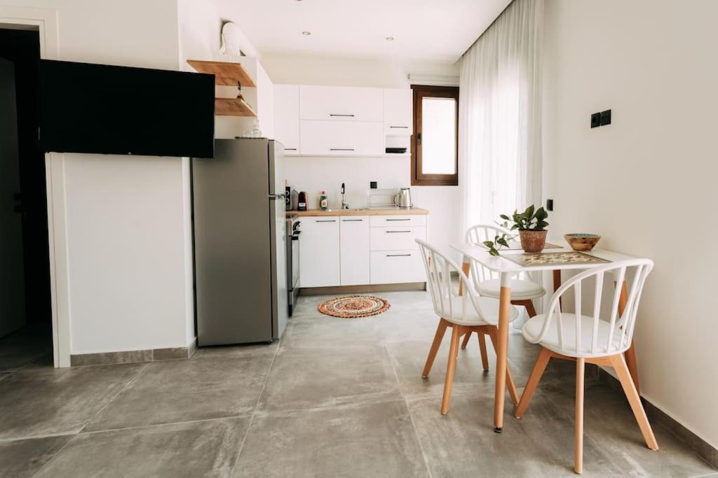 Glamorous Studio Near Center Ираклион Экстерьер фото