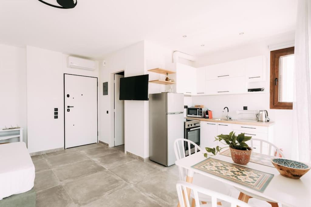 Glamorous Studio Near Center Ираклион Экстерьер фото